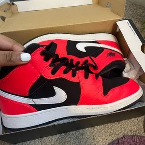 COPY - AUTHENTIC JORDAN 1 MID UNISEX 7 YOUTH